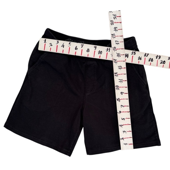 Eddie Bauer Men's Dark Shorts - Picture 3 of 4